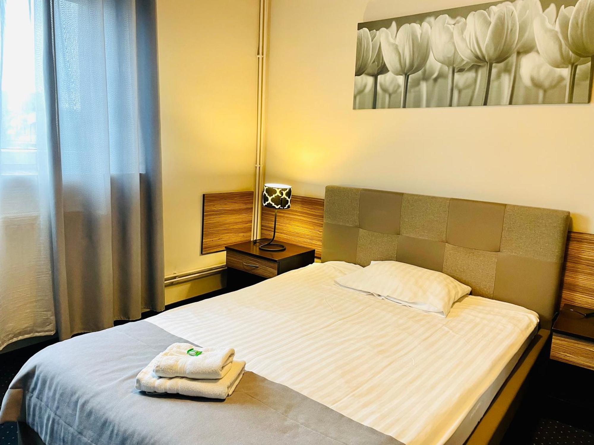 Hotel Seven 7 Kalisz  Bagian luar foto